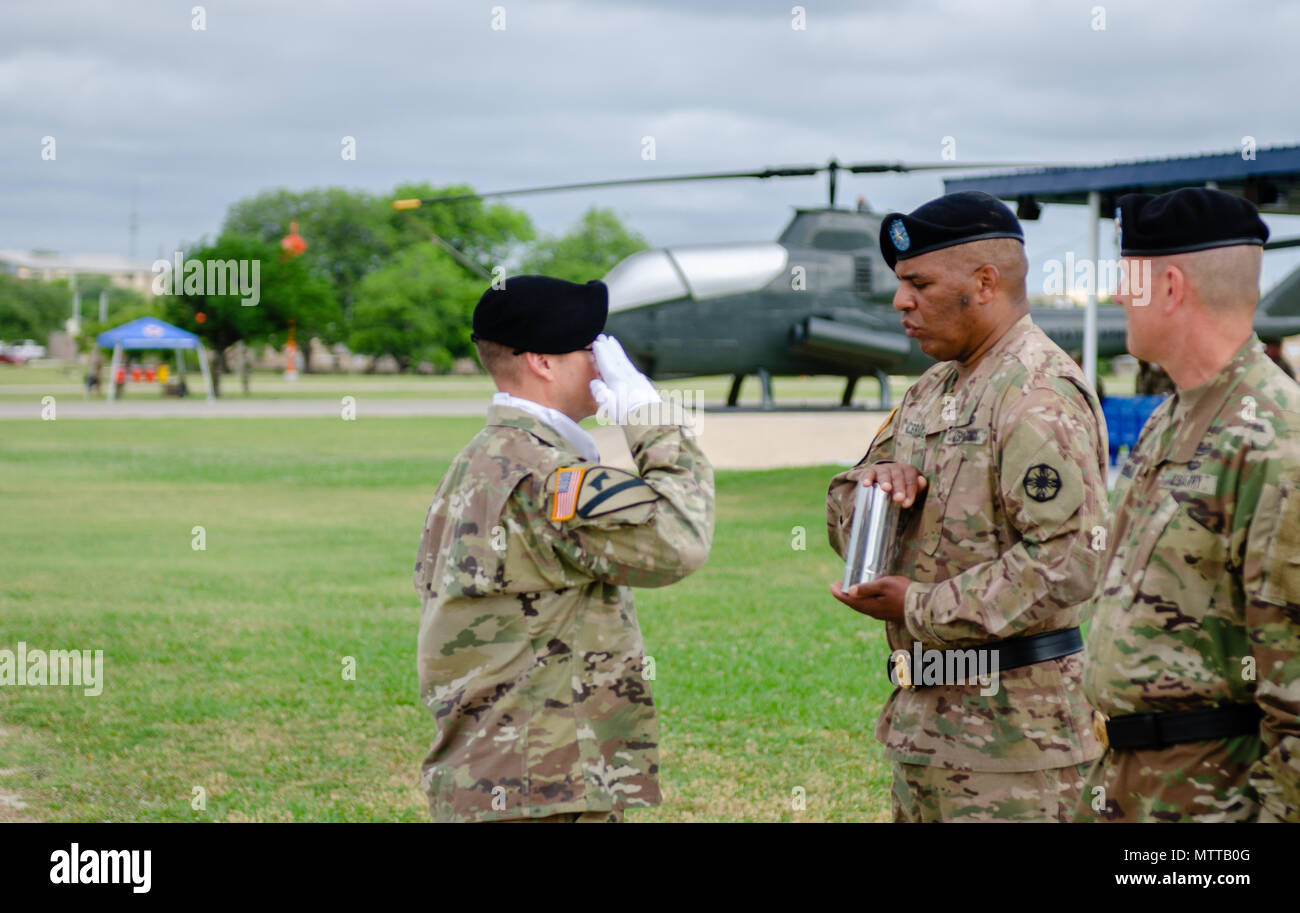 Brig. Gen. Douglas McBride Jr. Befehl verzichtet der 13 Expeditionary Sustainment Command nach