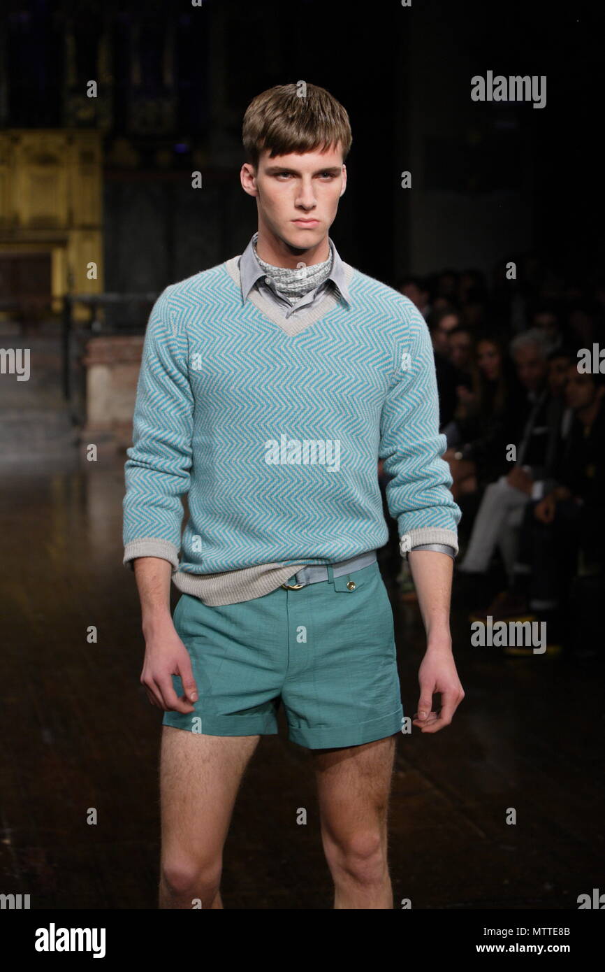 UK Mode - Hardy Amies Männer Frühling Sommer Kollektion - London Fashion Week 2011 Stockfoto