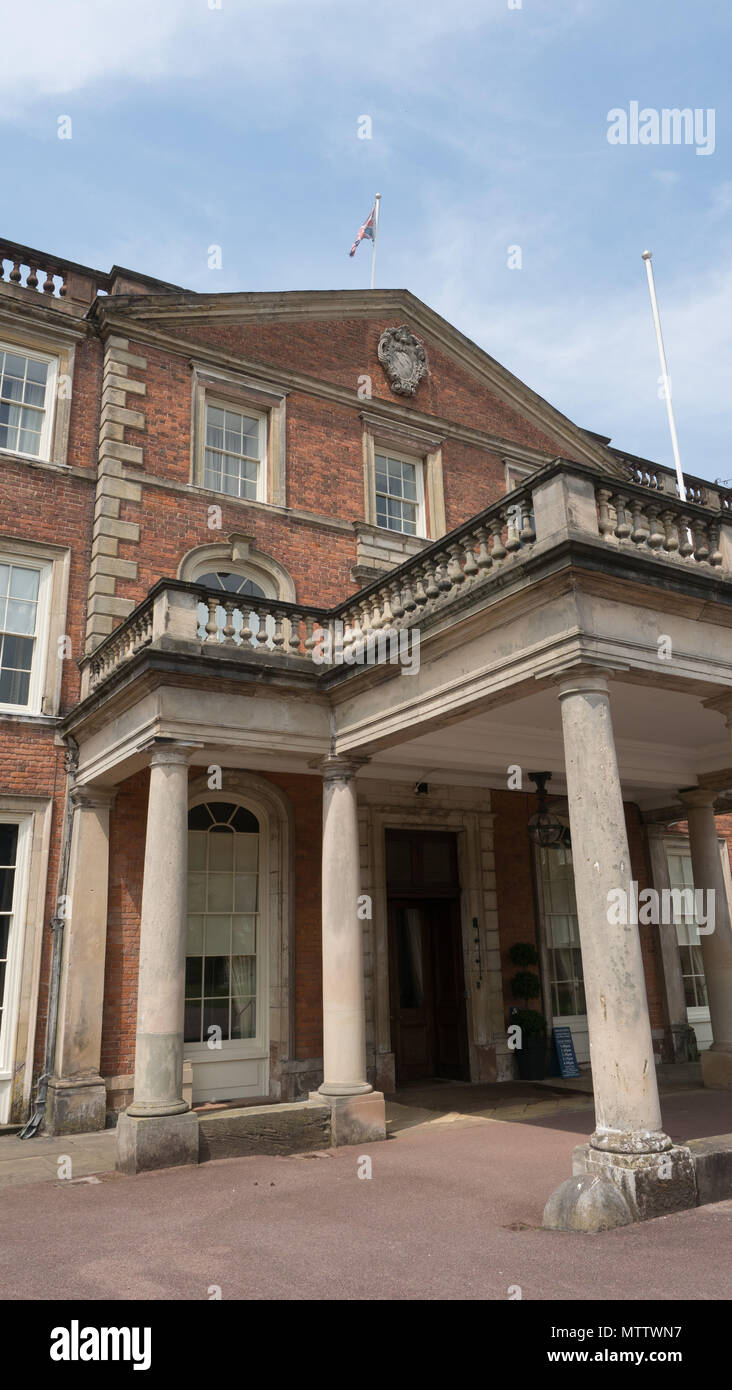 Weston-unter-Eidechse, England, 29, Mai, 2018. Weston Park stattliches Haus. Die östliche Fassade und Eingang des Haupthauses. Stockfoto