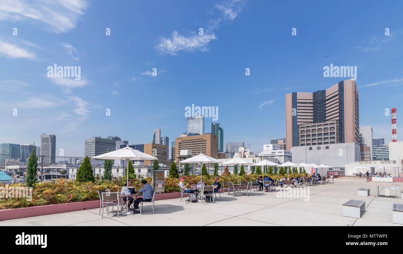 Wunderschöne Terrasse an Tokio Tsukiji Fischmarkt an einem sonnigen Tag, Japan Stockfoto Wunderschöne Terrasse an Tokio Tsukiji Fischmarkt an einem sonnigen Tag, Japan Stockfoto