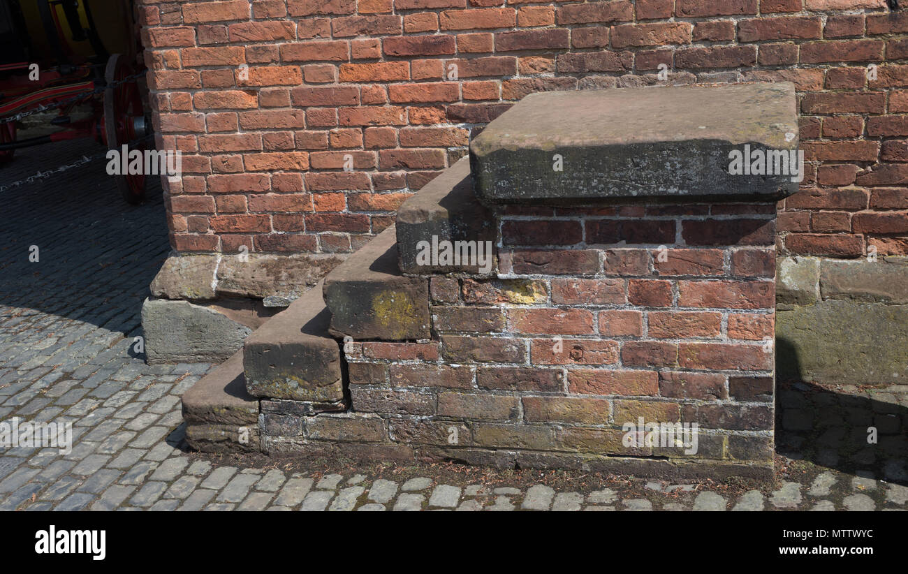 Weston-unter-Eidechse, England, 29, Mai, 2018. Weston Park stattliches Haus. Das Pferd Montageblock in die stabile Werft WestonPark Stockfoto