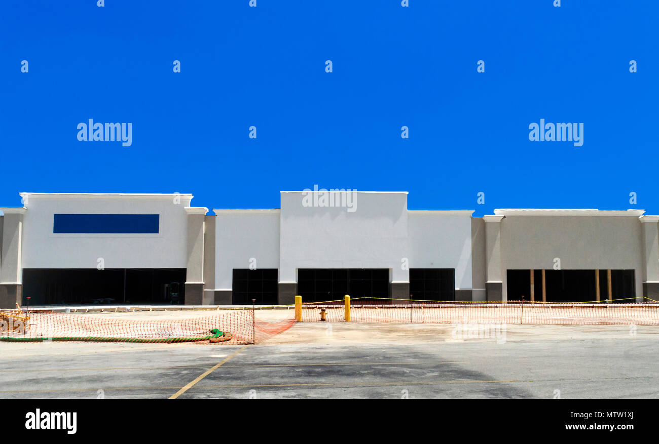 Die Front des neuen Stores, die bald kommen. Stockfoto