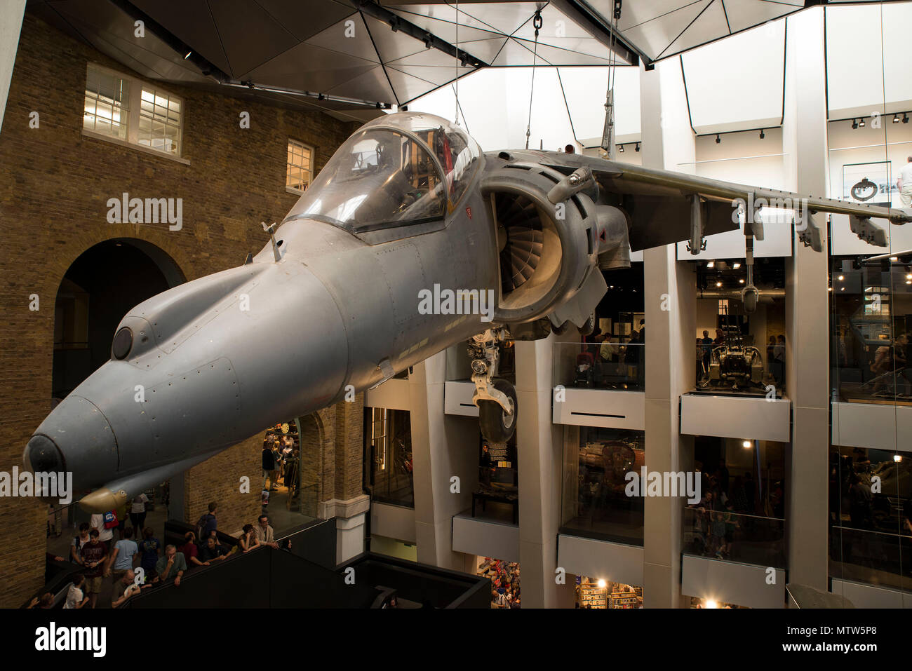 Hängende Harrier Jet im Imperial War Museum Stockfoto