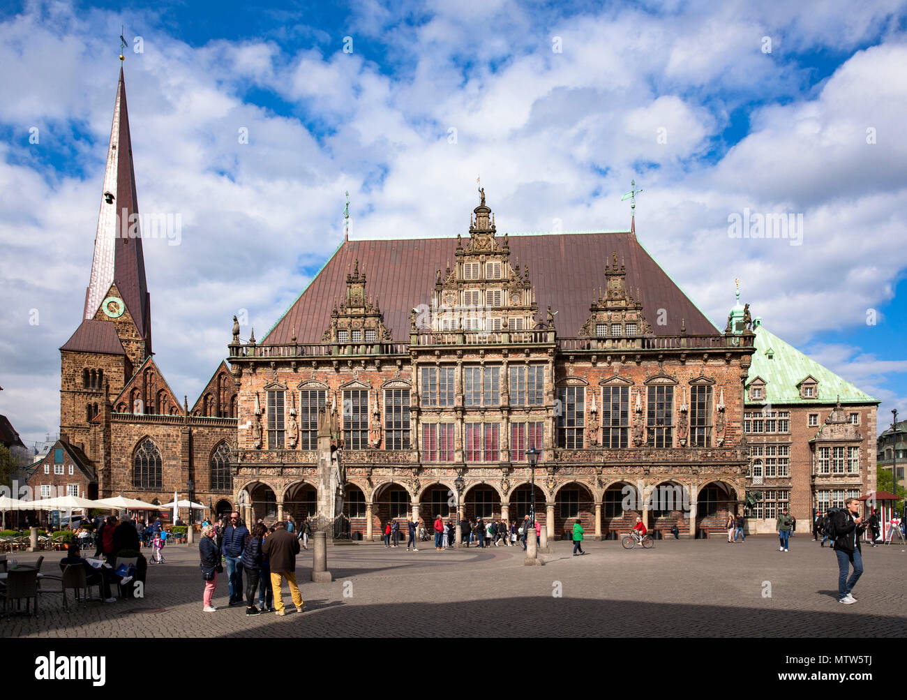 Rathaus am Marktplatz und die Kirche Unser Lieben Frauen, Bremen, Deutschland. Rathaus am Marktplatz und Unser Lieben Frauen Kirche, Bremen, Deut Stockfoto