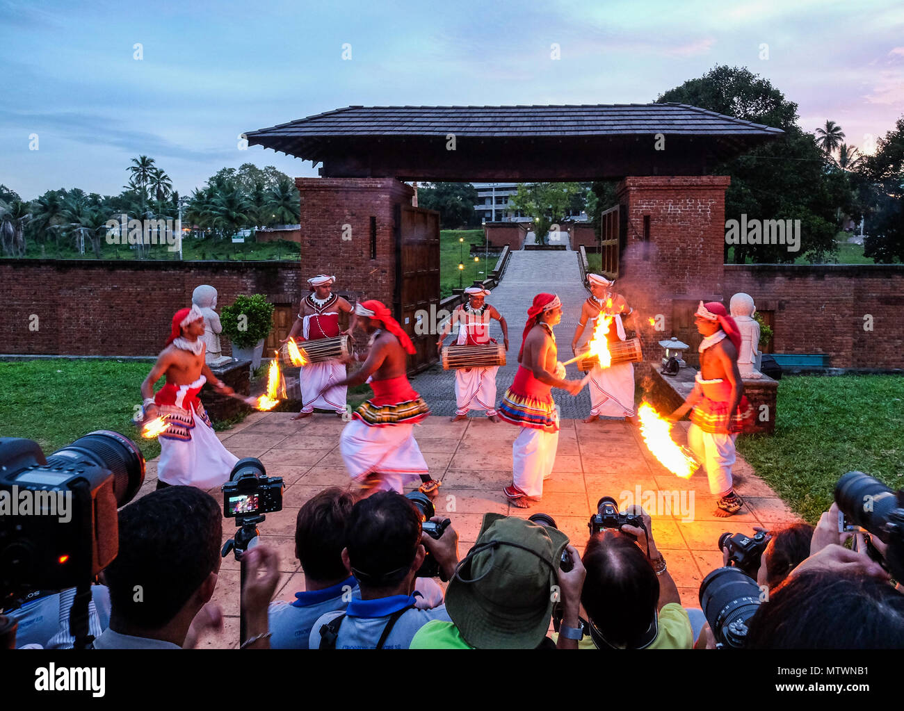 Colombo, Sri Lanka - Sep 8, 2015. Traditionelle Tanzshow in Colombo, Sri Lanka. Stockfoto