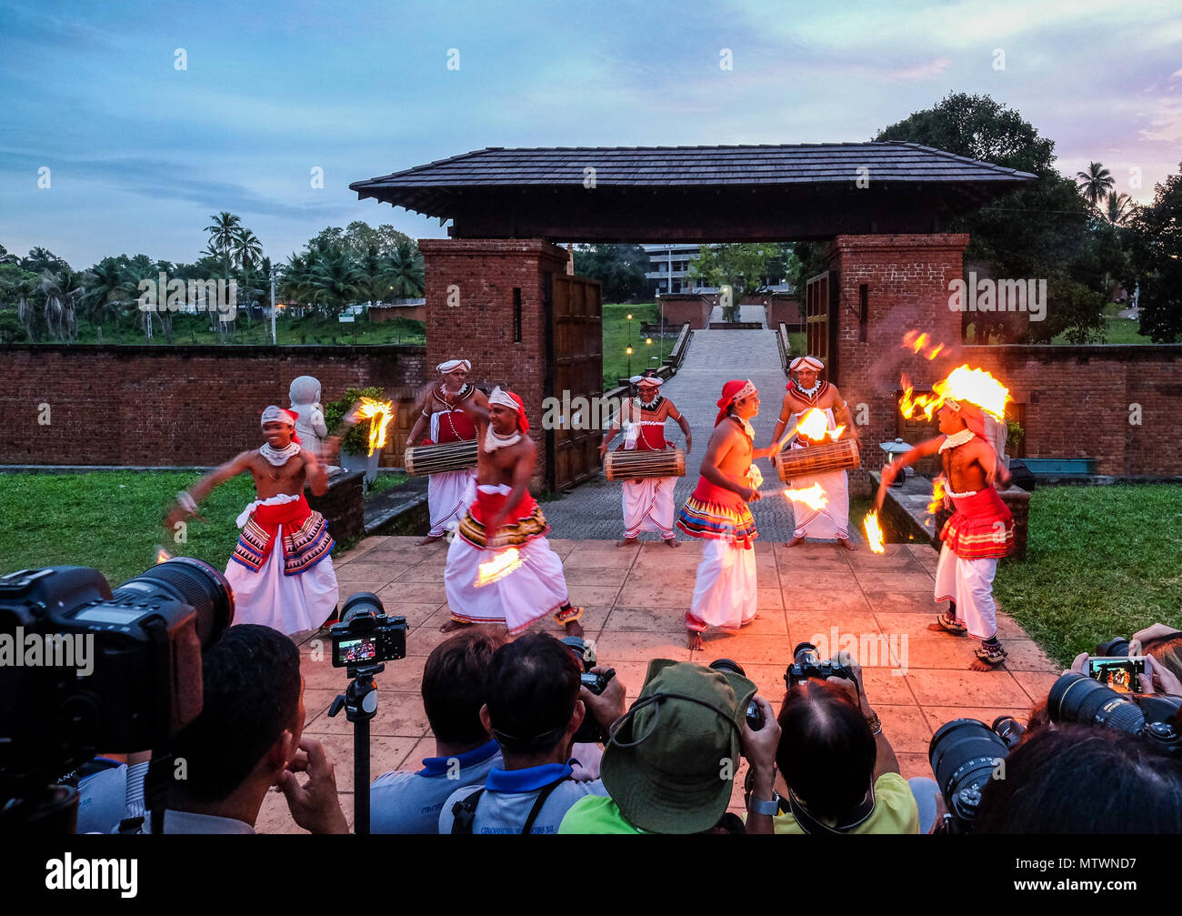 Colombo, Sri Lanka - Sep 8, 2015. Traditionelle Tanzshow in Colombo, Sri Lanka. Stockfoto