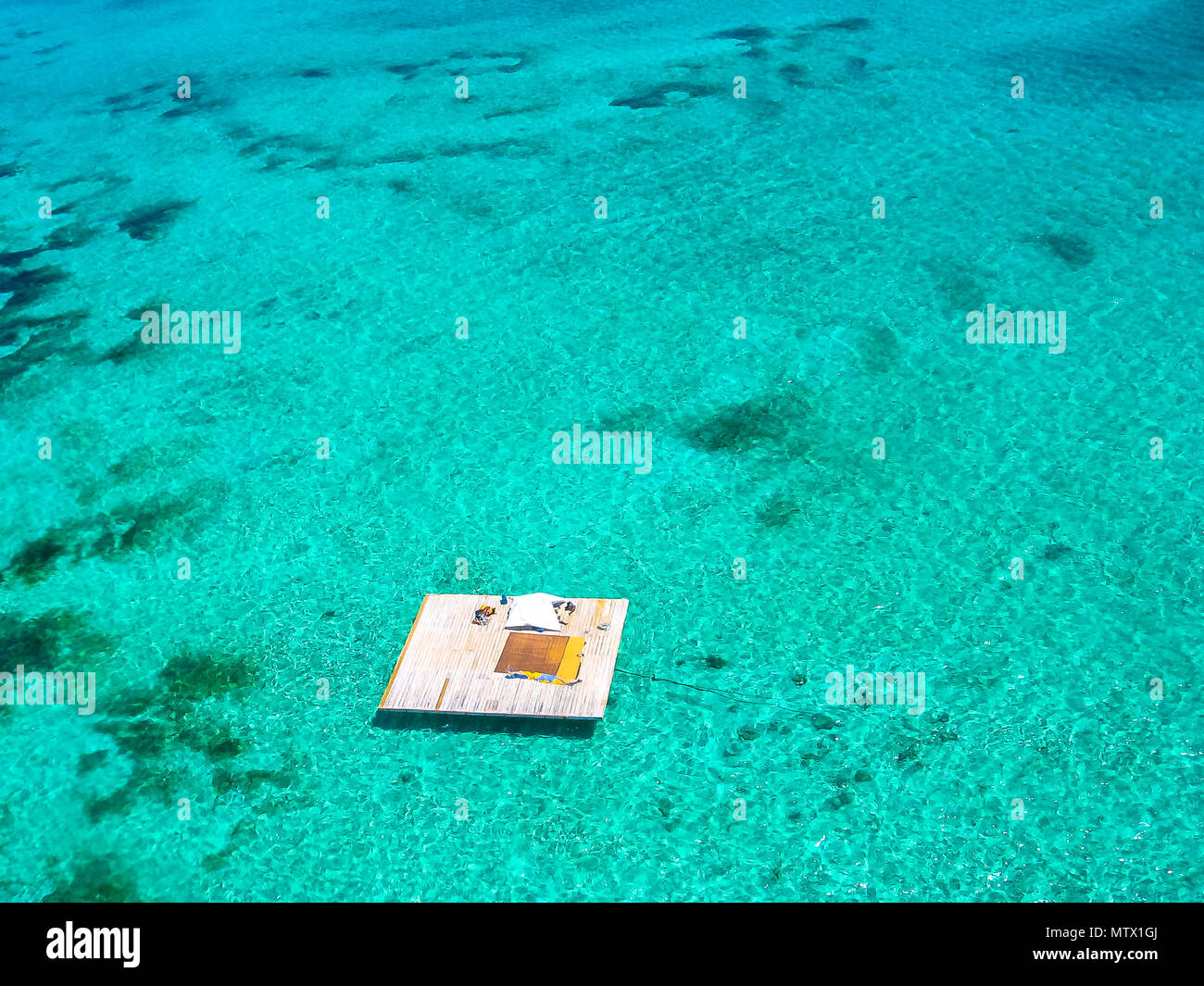 Luftaufnahme von der Landung Plattform für den Rundflug mit Parasailing, eine der Hauptattraktionen von Deer Island, Ostküste von Mauritius, Indischer Ozean. Stockfoto