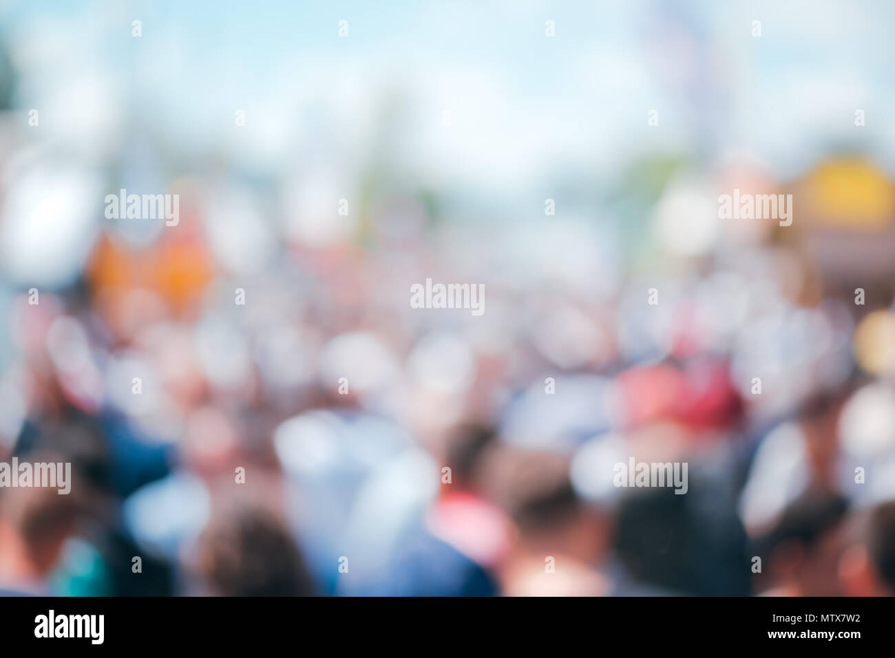 Blur Masse auf Stadt, defokussierten Gruppe von Menschen zu Fuß. Allgemeine Datenschutzverordnung BIPR Konzept. Stockfoto