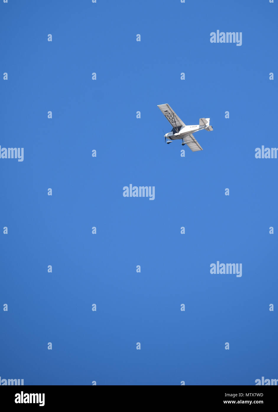 Reading, Großbritannien - 05 Mai 2018: Best Off Skyranger Registrierung G-ccja Fliegen in blauer Himmel über Lesen Stockfoto