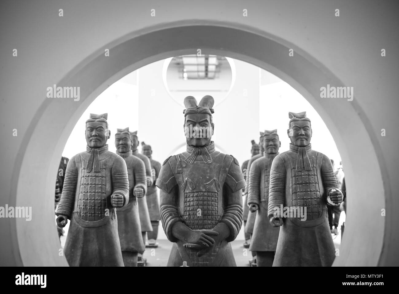 Gruppe der Chinesischen terrakotta Soldaten. Reproduktion des berühmten Statuen von Xian, China Stockfoto