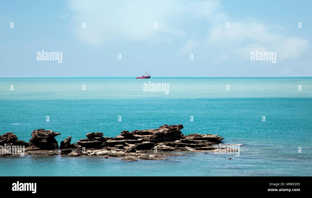 Schiff auf dem Meer, Broome, Western Australia, Australien Stockfoto