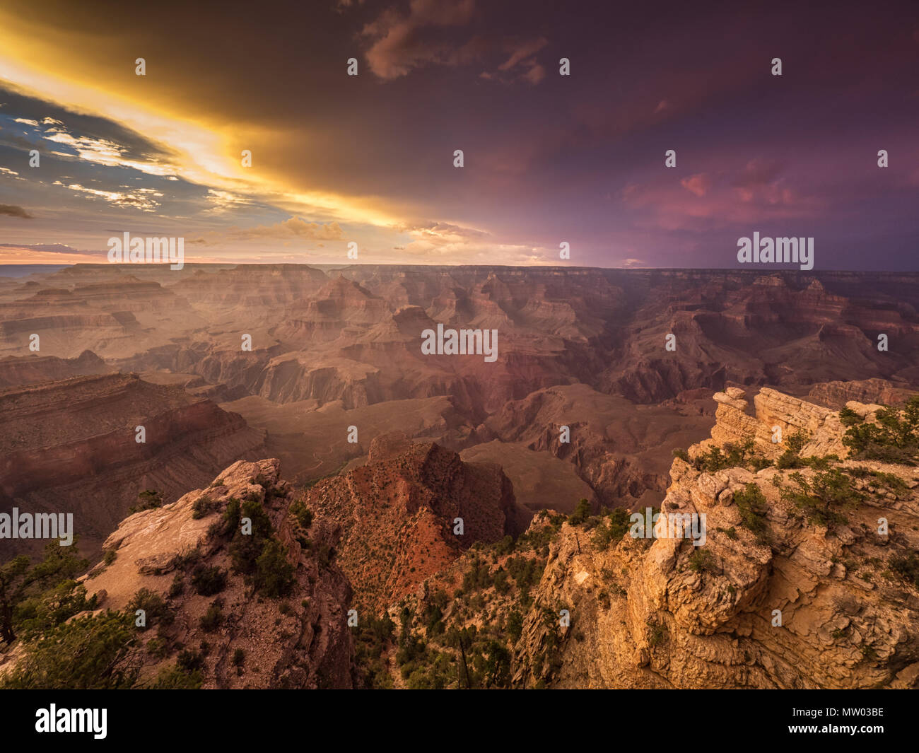 Sonnenuntergang über dem Grand Canyon, Arizona, USA Stockfoto