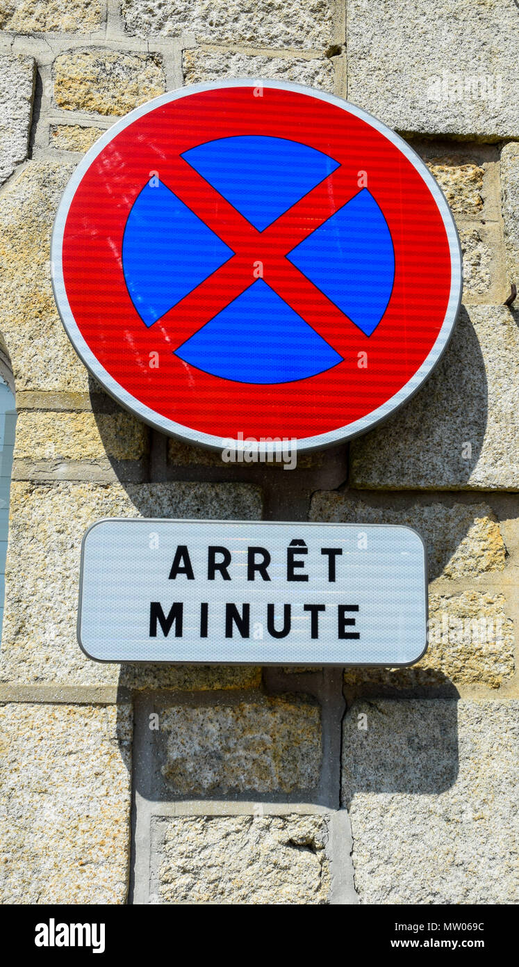 Stop für eine Minute anmelden Rostrenan, Bretagne, Frankreich. Stockfoto