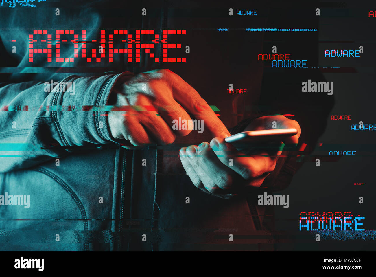Handy adware Konzept, Low Key rot und blau beleuchtete Bild und digitale glitch Wirkung Stockfoto