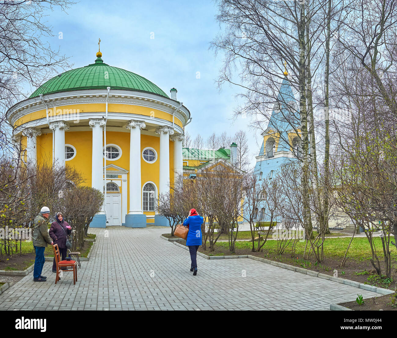 Sankt Petersburg, Russland - 26 April 2015: Der wunderschöne Ensemble der russisch-orthodoxen Kirche der Heiligen Dreifaltigkeit der das Lebensnotwendige, die am 26. April in S. Stockfoto