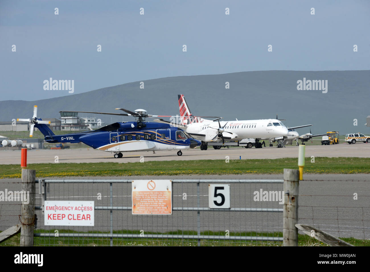 Offshore Öl- und Gasindustrie Arbeitnehmer Transport zu und von der Arbeit mit dem Hubschrauber zu den Bohrinseln in der Nordsee in Sumburgh Flughafen in Shetland Stockfoto