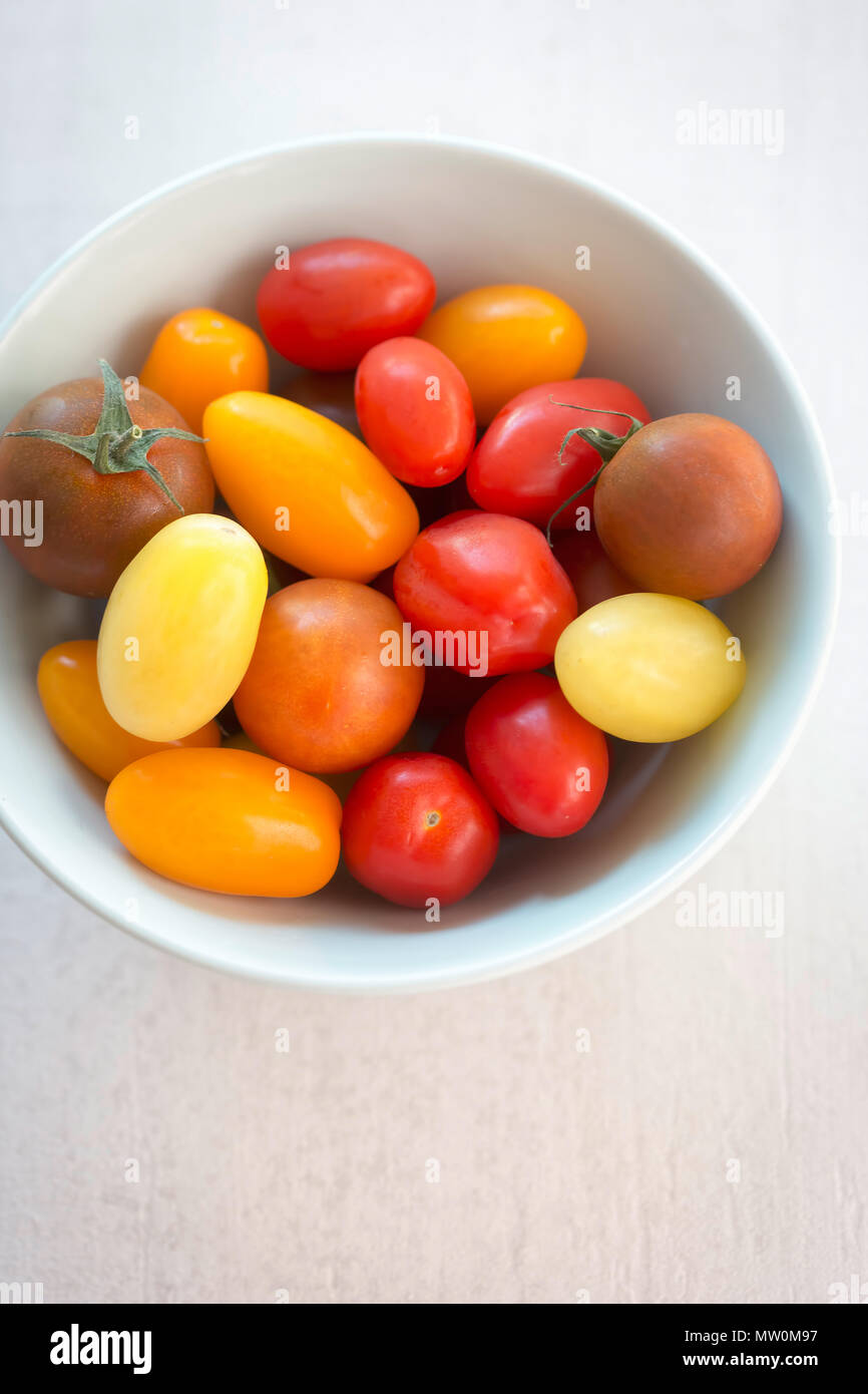 Bunter Mix aus Tomaten Stockfoto