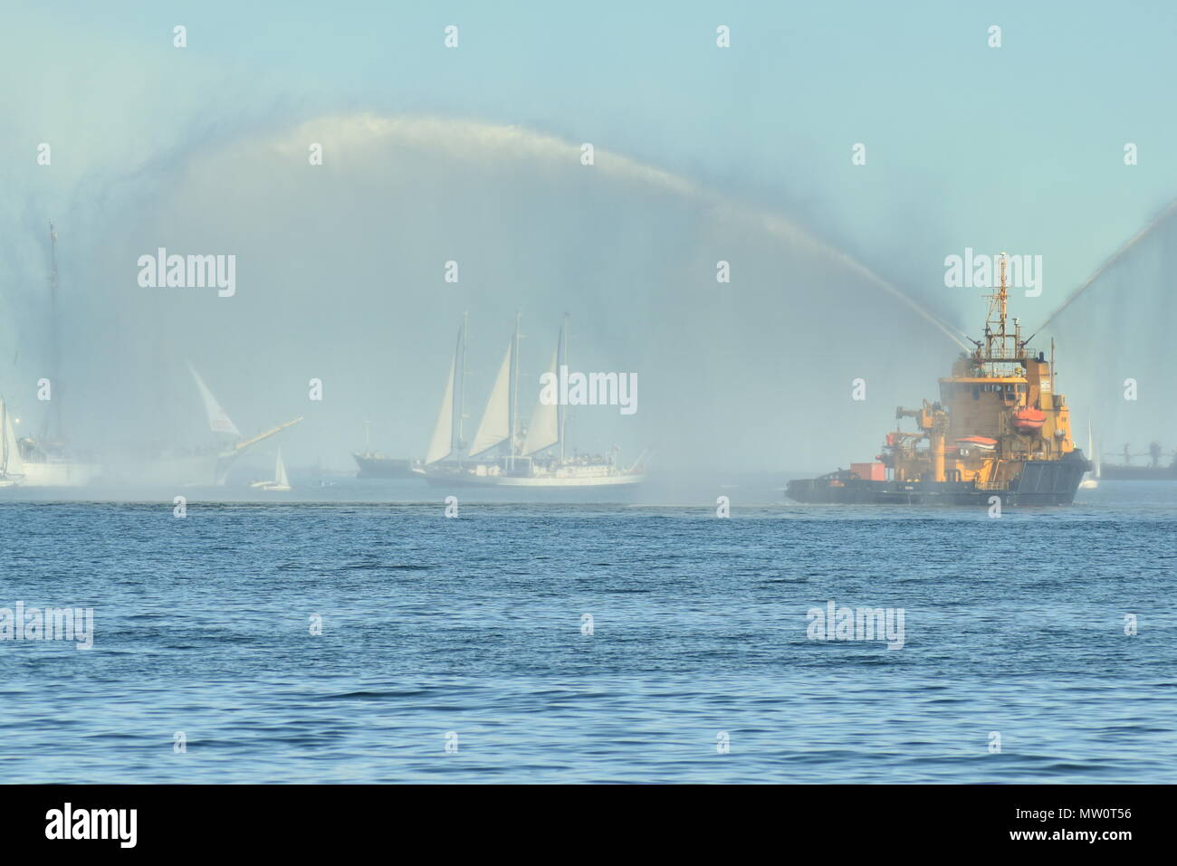 Durch den Schleier und Tanzen mit Wasser Stockfoto