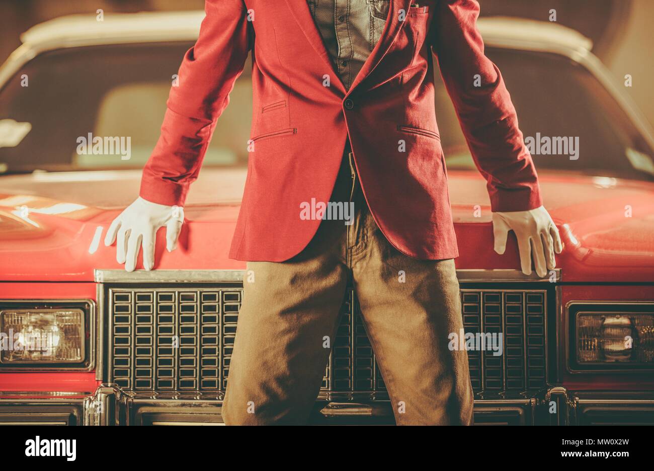 Classic Car Collector vor der Amerikanischen Oldtimer. Closeup Foto. Stockfoto