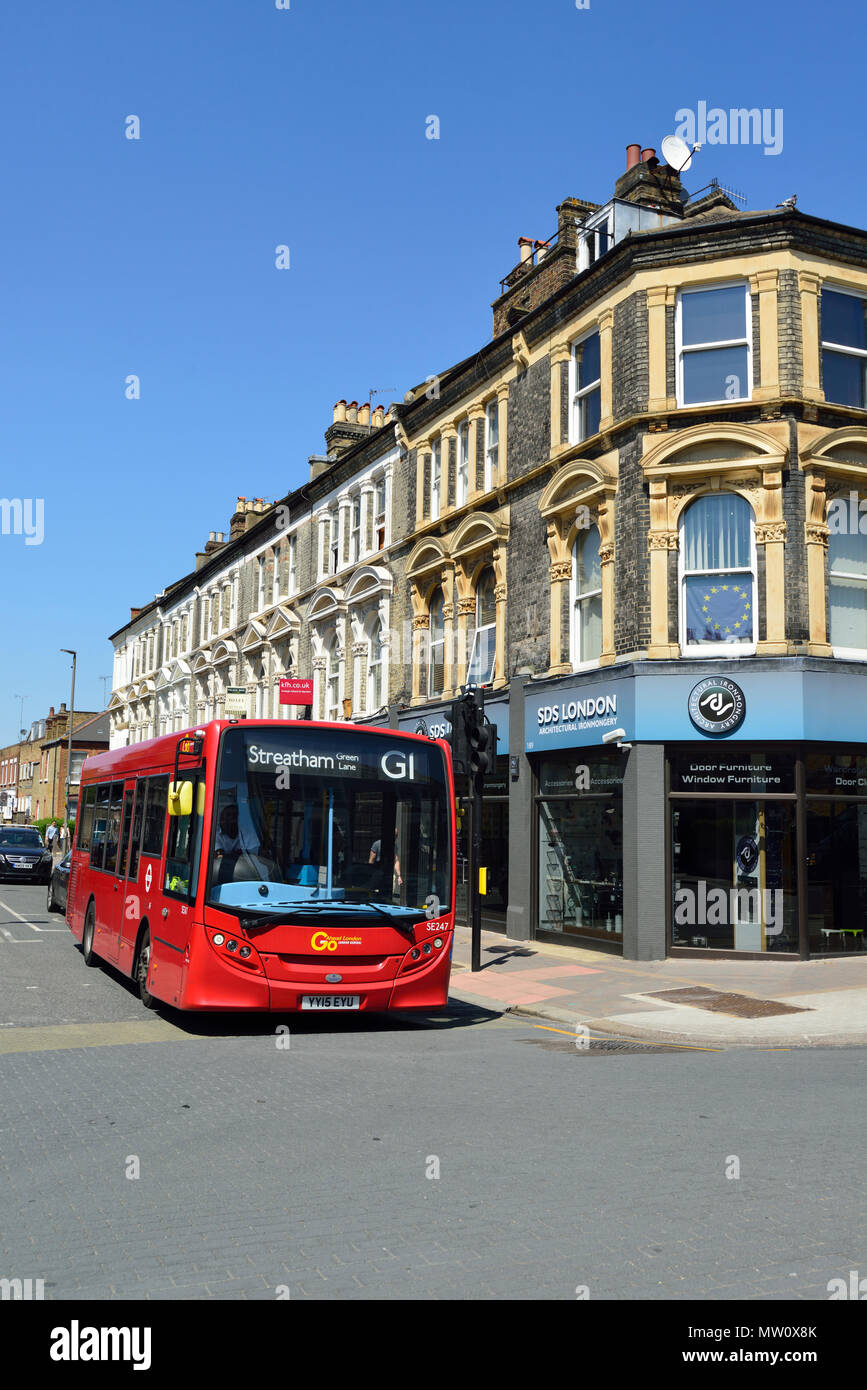 Red single decker Bus, Wandsworth, Clapham, London, Vereinigtes Königreich Stockfoto