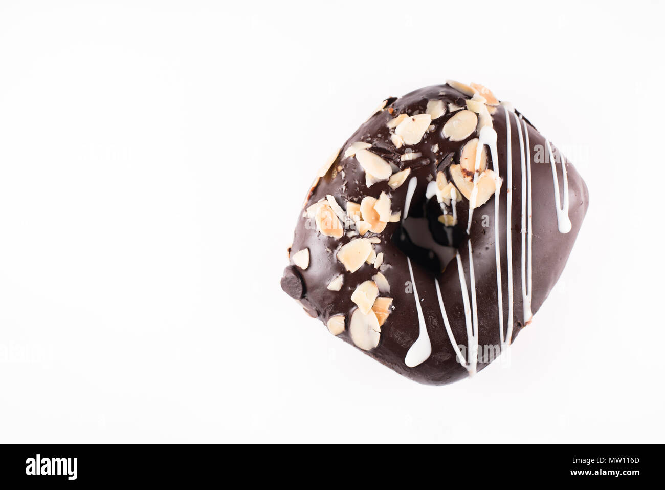 Square Donut mit Belag auf weißem Hintergrund. das ungesunde Essen und Süßes essen Konzept Stockfoto