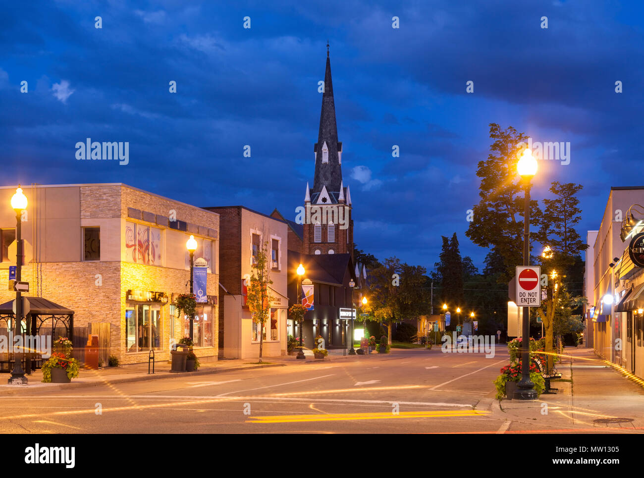 Downtown Oakville, Ontario, Kanada in der Abenddämmerung. Stockfoto