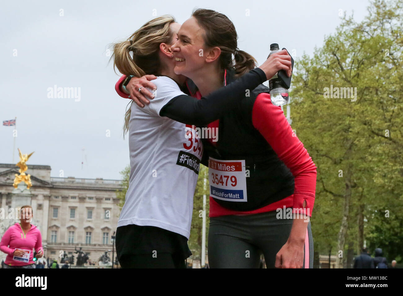 Über 100 Läufer eine 3,7 Meile laufen von Shadwell DLR-Station, wo ehemalige MasterChef Kandidat Matt Campbell zusammenbrach und starb während der London Marathon, um die Ziellinie in der Mall. Über £ 275.000 hat Matt Campbell fundraising Seite gespendet worden. Mit: Atmosphäre, Wo: London, Vereinigtes Königreich, wenn: 29 Apr 2018 Credit: Dinendra Haria/WANN Stockfoto