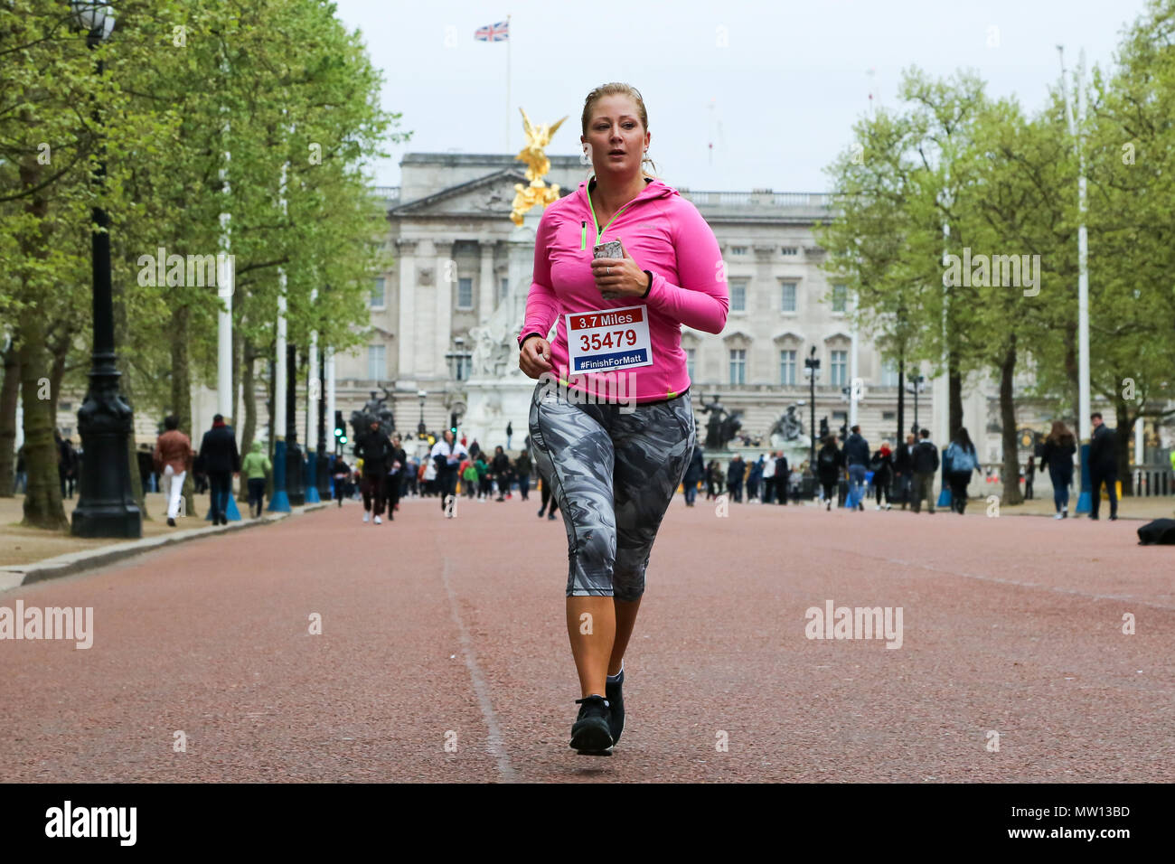 Über 100 Läufer eine 3,7 Meile laufen von Shadwell DLR-Station, wo ehemalige MasterChef Kandidat Matt Campbell zusammenbrach und starb während der London Marathon, um die Ziellinie in der Mall. Über £ 275.000 hat Matt Campbell fundraising Seite gespendet worden. Mit: Atmosphäre, Wo: London, Vereinigtes Königreich, wenn: 29 Apr 2018 Credit: Dinendra Haria/WANN Stockfoto