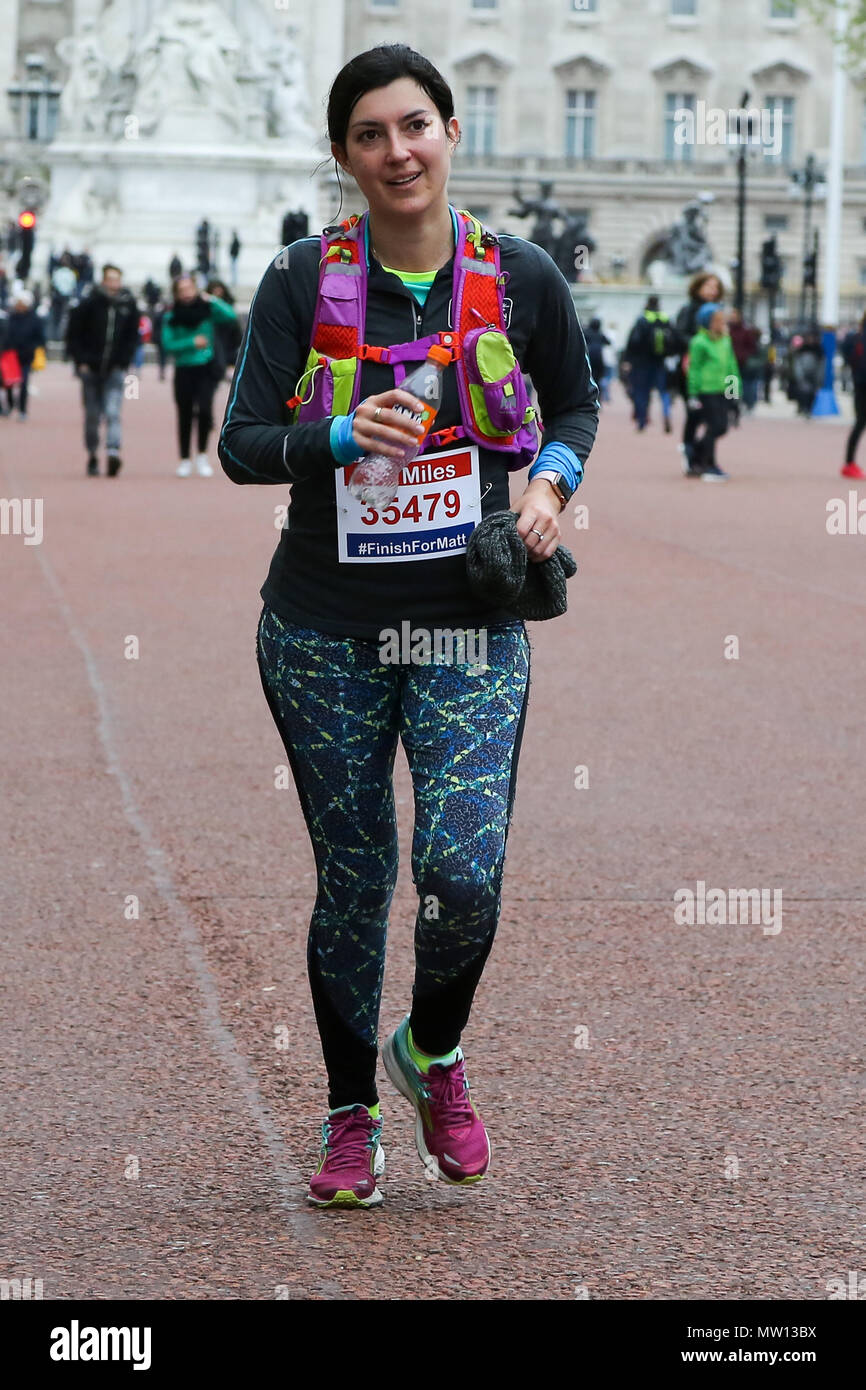 Über 100 Läufer eine 3,7 Meile laufen von Shadwell DLR-Station, wo ehemalige MasterChef Kandidat Matt Campbell zusammenbrach und starb während der London Marathon, um die Ziellinie in der Mall. Über £ 275.000 hat Matt Campbell fundraising Seite gespendet worden. Mit: Atmosphäre, Wo: London, Vereinigtes Königreich, wenn: 29 Apr 2018 Credit: Dinendra Haria/WANN Stockfoto