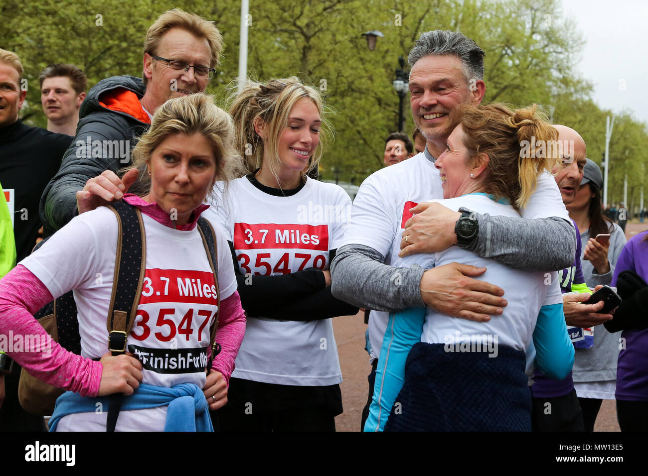 Über 100 Läufer eine 3,7 Meile laufen von Shadwell DLR-Station, wo ehemalige MasterChef Kandidat Matt Campbell zusammenbrach und starb während der London Marathon, um die Ziellinie in der Mall. Über £ 275.000 hat Matt Campbell fundraising Seite gespendet worden. Mit: Atmosphäre, Wo: London, Vereinigtes Königreich, wenn: 29 Apr 2018 Credit: Dinendra Haria/WANN Stockfoto