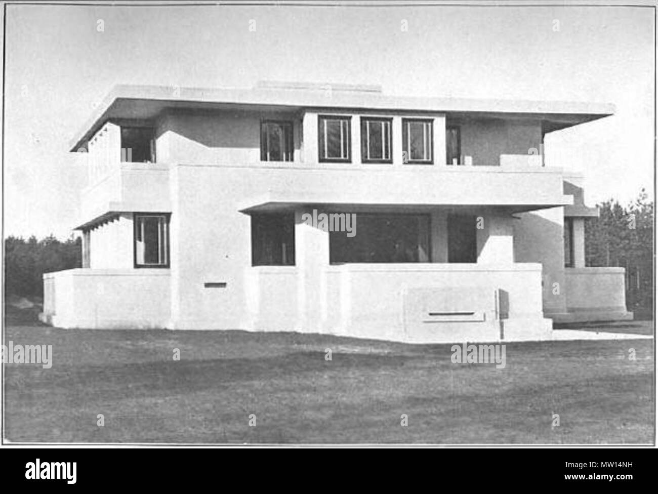 . Englisch: Anonym. Haus Henny, Huis Ter Heide. c 1918 (?). Foto. Nederlands: Anoniem. Villa Henny, Huis Ter Heide. Ca. 1918 (?). Foto. Von/Afkomstig uit: De Stijl, Vol.2, nr. 3 (Januar 1919): S. 30. Siehe Digital Dada Library. Theo van Doesburg (1919) Drie voordrachten über De nieuwe Beeldende Kunst, Amsterdam: Maatschappij voor Goede en goedkoope lectuur, krank. 34, S. 100. Theo van Doesburg (1920) Klassiek-Barok - Moderne, Antwerpen: De Sikkel, krank. XI, [s. 42]. Theo van Doesburg (1921) Classique-Baroque - Moderne, Anvers: De Sikkel, krank. XI, [s. 42]. Bouwkundig Weekblad, Vol 43, nr Stockfoto