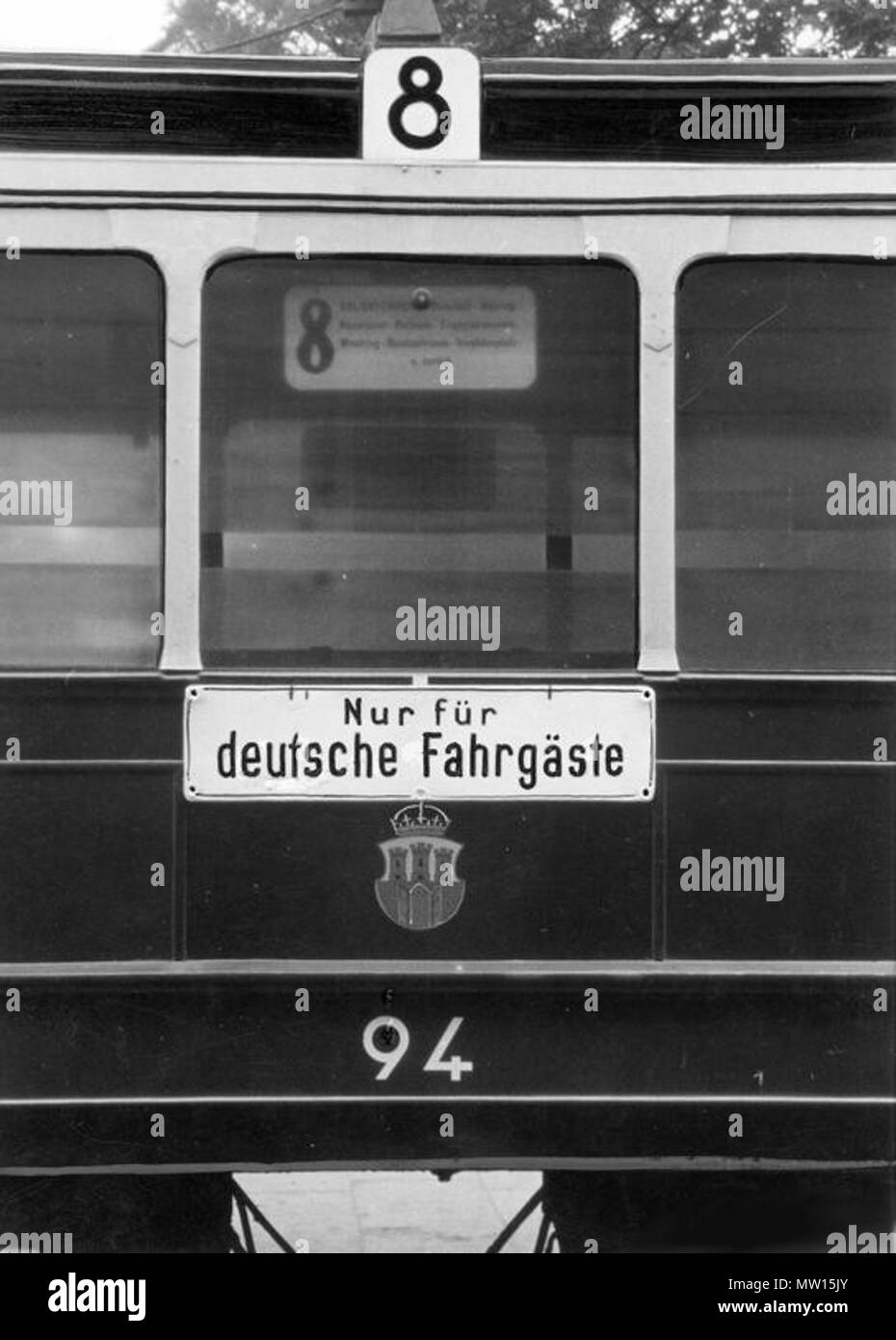 . Englisch: "Deutsche Passagiere nur 'Polski: Krakau. Tramwaj Nr. 8 "tylko dla Niemców'. September 1941. Theuergarten Ewald 450 Nur Fell deutsche Stockfoto