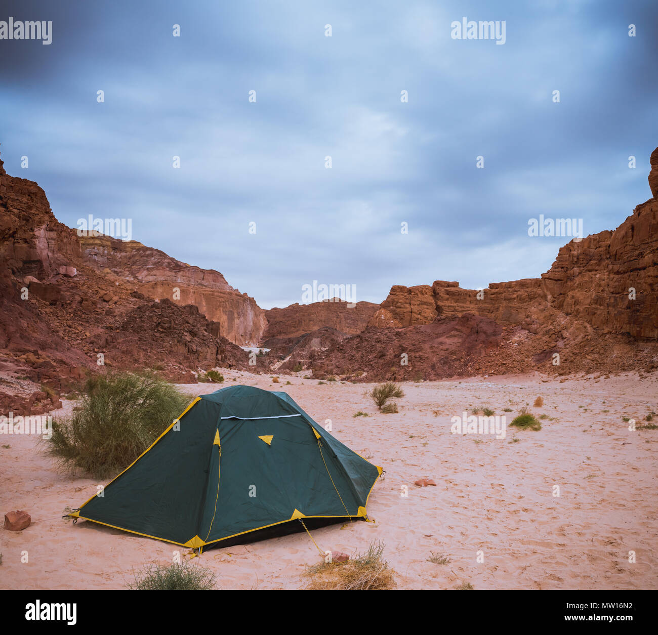 Kleine touristische Zelt in der Wüste Stockfoto