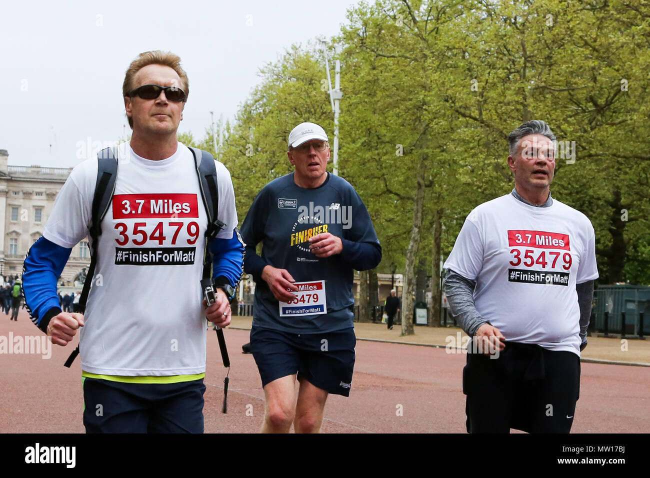 Über 100 Läufer eine 3,7 Meile laufen von Shadwell DLR-Station, wo ehemalige MasterChef Kandidat Matt Campbell zusammenbrach und starb während der London Marathon, um die Ziellinie in der Mall. Über £ 275.000 hat Matt Campbell fundraising Seite gespendet worden. Mit: Atmosphäre, Wo: London, Vereinigtes Königreich, wenn: 29 Apr 2018 Credit: Dinendra Haria/WANN Stockfoto
