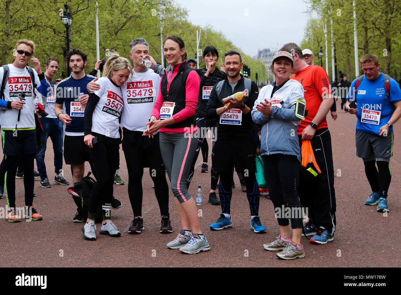 Über 100 Läufer eine 3,7 Meile laufen von Shadwell DLR-Station, wo ehemalige MasterChef Kandidat Matt Campbell zusammenbrach und starb während der London Marathon, um die Ziellinie in der Mall. Über £ 275.000 hat Matt Campbell fundraising Seite gespendet worden. Mit: Atmosphäre, Wo: London, Vereinigtes Königreich, wenn: 29 Apr 2018 Credit: Dinendra Haria/WANN Stockfoto