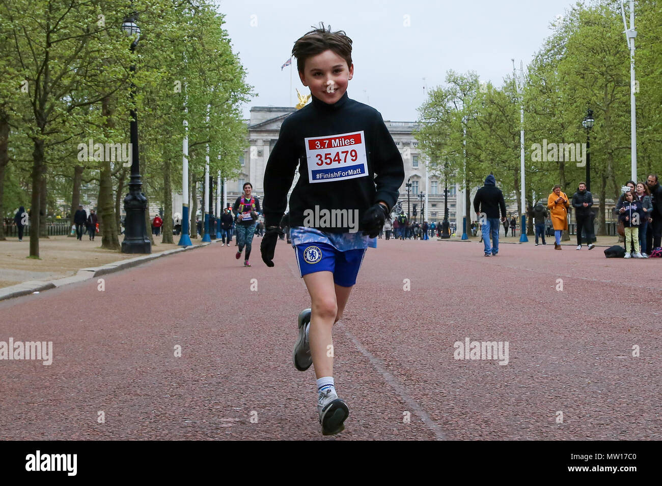 Über 100 Läufer eine 3,7 Meile laufen von Shadwell DLR-Station, wo ehemalige MasterChef Kandidat Matt Campbell zusammenbrach und starb während der London Marathon, um die Ziellinie in der Mall. Über £ 275.000 hat Matt Campbell fundraising Seite gespendet worden. Mit: Atmosphäre, Wo: London, Vereinigtes Königreich, wenn: 29 Apr 2018 Credit: Dinendra Haria/WANN Stockfoto