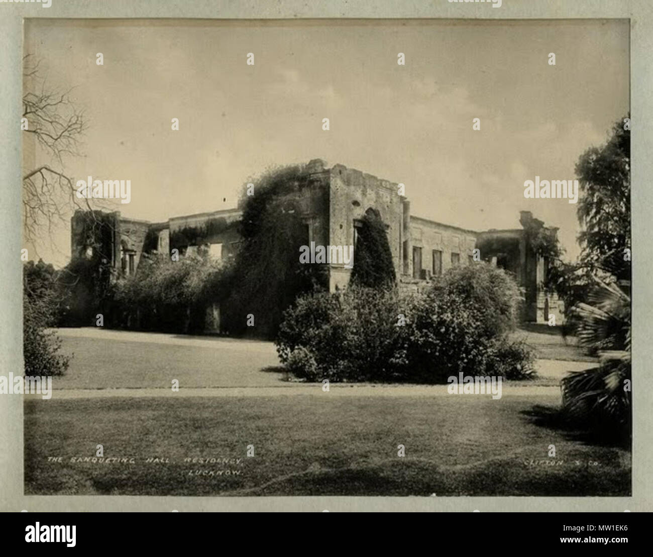 . Englisch: Ruinen der Festsaal, Residency Lucknow - 1890. 30. August 2011. Ebay 592 Der Festsaal, Residency, Lucknow - 1890 Stockfoto