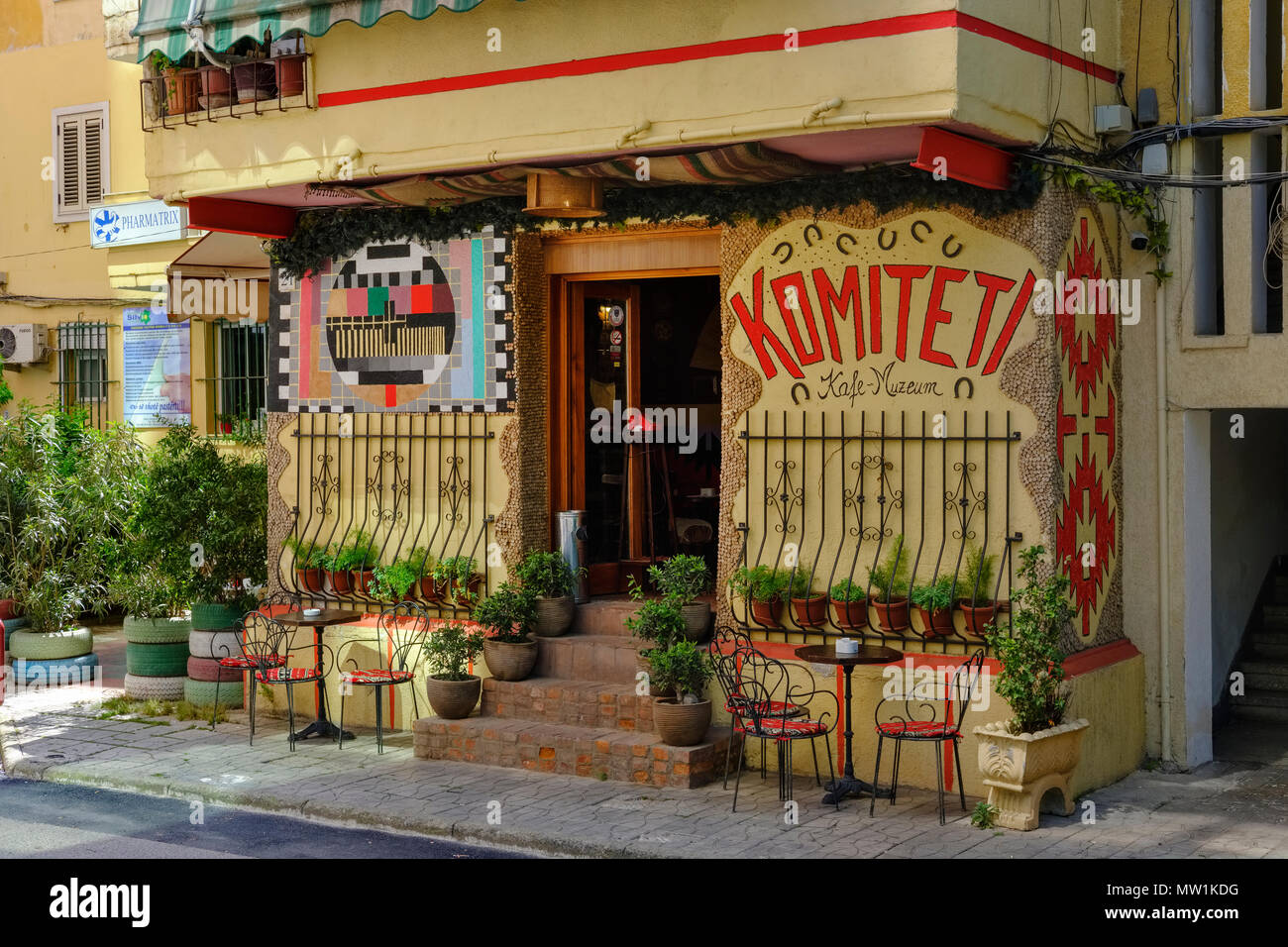 Café Komiteti, Downtown, Tirana, Albanien Stockfoto