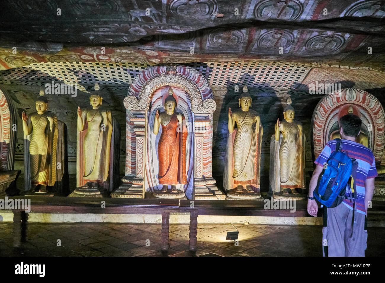 Buddha-Statuen im Dambulla Höhlentempel, Bezirk Matale, Sri Lanka Stockfoto