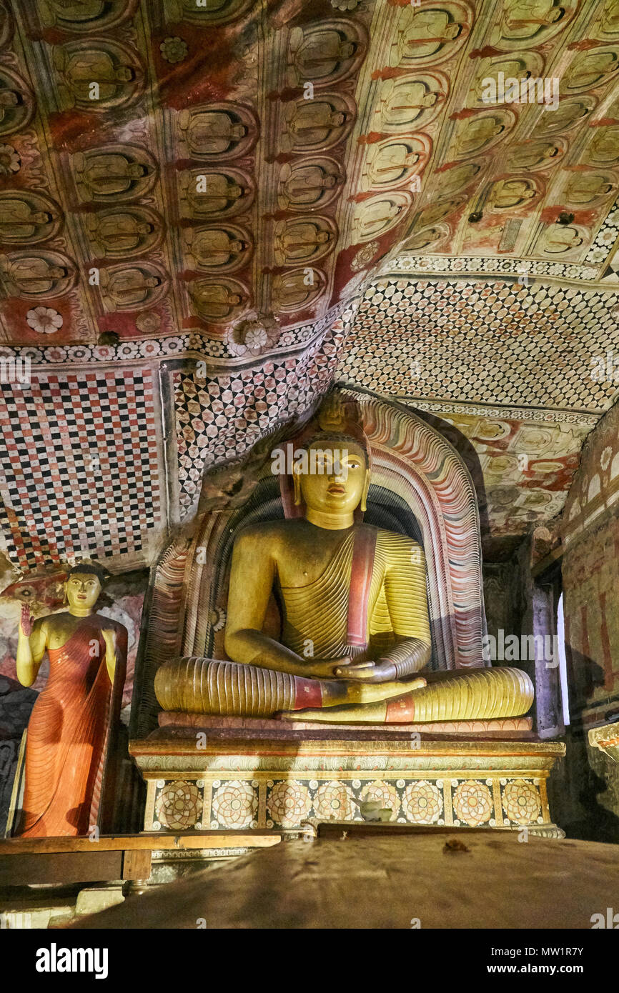 Buddha-Statuen im Dambulla Höhlentempel, Bezirk Matale, Sri Lanka Stockfoto