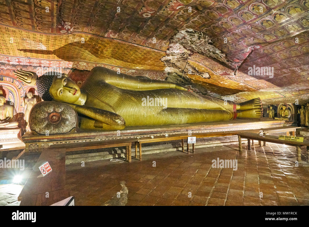 Buddha-Statuen im Dambulla Höhlentempel, Bezirk Matale, Sri Lanka Stockfoto