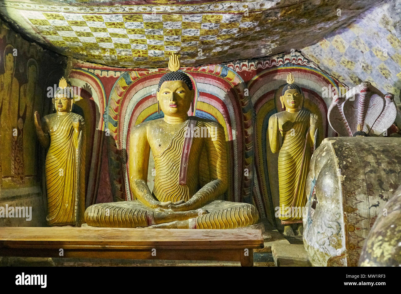 Buddha-Statuen im Dambulla Höhlentempel, Bezirk Matale, Sri Lanka Stockfoto