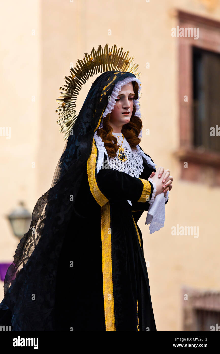 Eine Statue der Jungfrau Maria ist in der Karfreitagsprozession, bekannt als der Santo Entierro durchgeführt, aus dem Oratorium der KIRCHE SAN MIGUEL DE ALLENDE, M Stockfoto