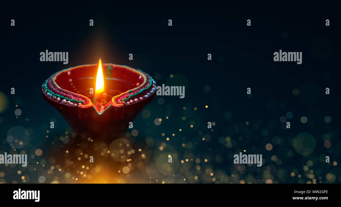 Diwali feiern - Diya Lampe mit magischen Partikelfilter Stockfoto
