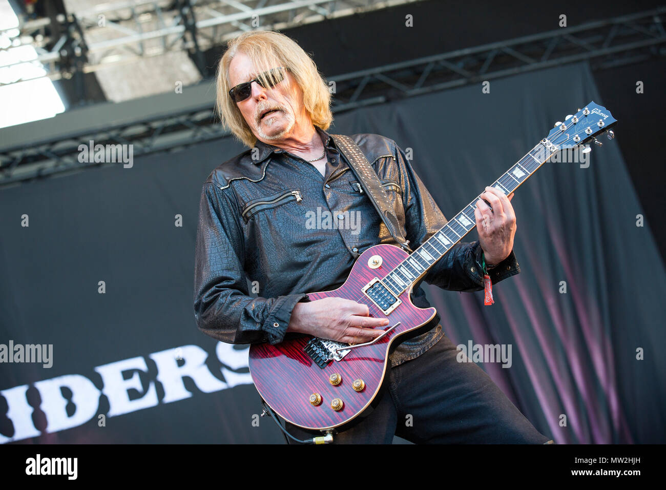 Norwegen, Halden - Juni 24., 2017. Die amerikanische Rockband Black Star Riders besteht aus Band Mitglieder aus der Gruppe Thin Lizzy, die hier ein Live Konzert während der norwegischen Musik Festival Tonnen Gestein 2017 durchführen. Hier Gitarrist Scott Gorham ist live auf der Bühne gesehen. (Foto: Gonzales Foto - Terje Dokken). Stockfoto