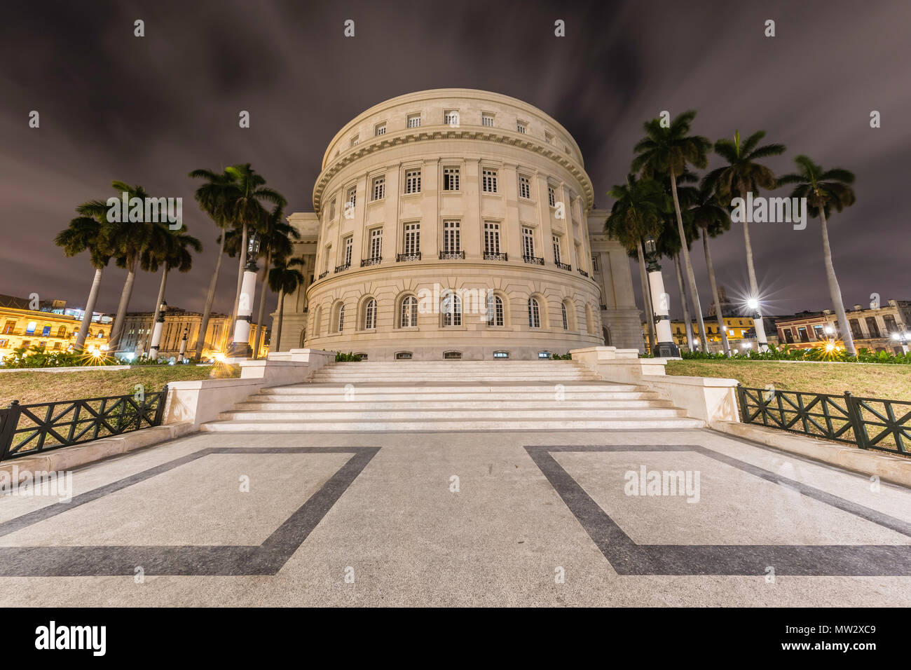 Die Kubanische Capitol Building bei Nacht, El Capitolio, in der Innenstadt von Havanna, Kuba. Stockfoto
