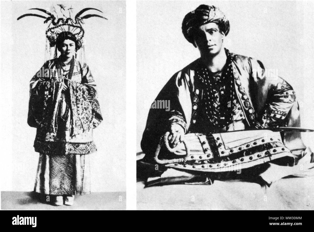 . Englisch: Gertud Eysoldt als Turandot; Alexander Moissi als Calaf. Fotos aus dem Programm Buch für Max Reinhardts 1911 Produktion von Gozzi Turandot mit der bühnenmusik von Ferruccio Busoni. Zuerst veröffentlicht 1911.. Unbekannt 81 Berlin 1911 - Eysoldt &Amp; Moissi Stockfoto