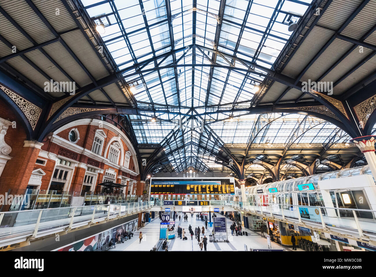 England, London, Liverpool Street Station, die Bahnhofshalle Stockfoto