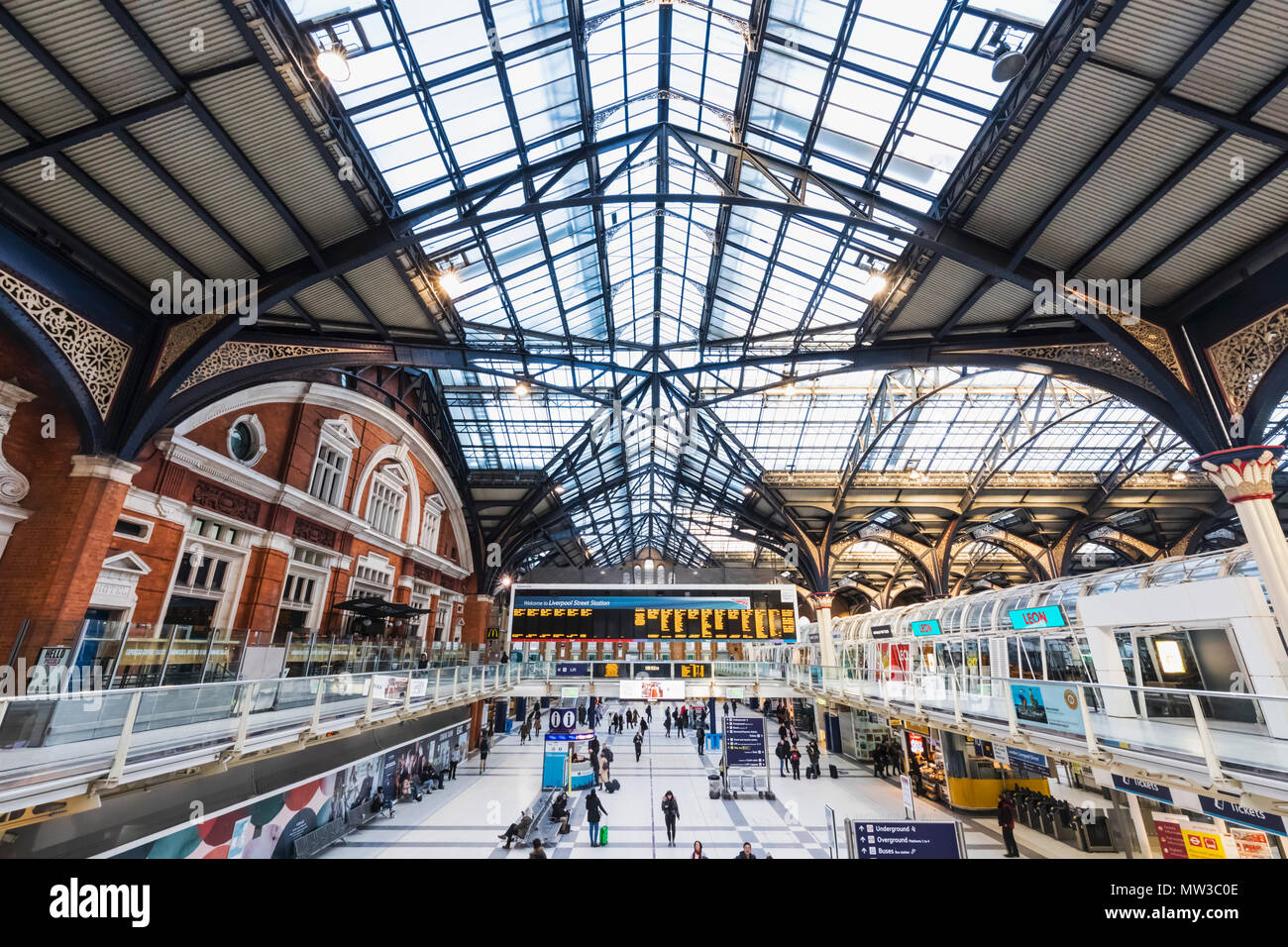 England, London, Liverpool Street Station, die Bahnhofshalle Stockfoto