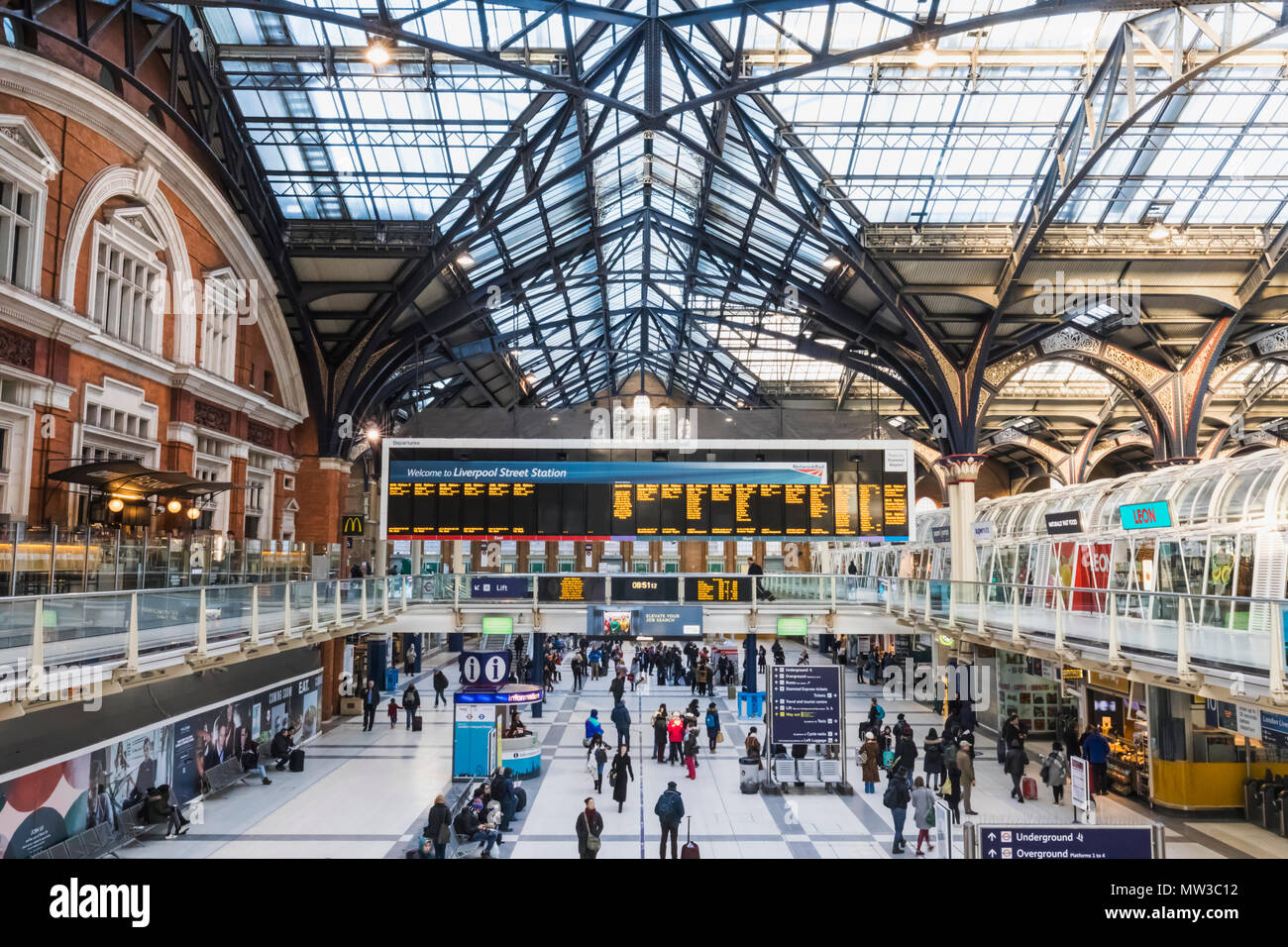 England, London, Liverpool Street Station, die Bahnhofshalle Stockfoto